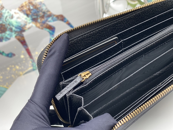 グッチ財布コピー着用イメージ